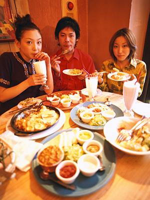 こだわりの料理と品揃え豊富なお酒